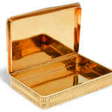 AN AUSTRIAN GOLD SNUFF-BOX - photo 2