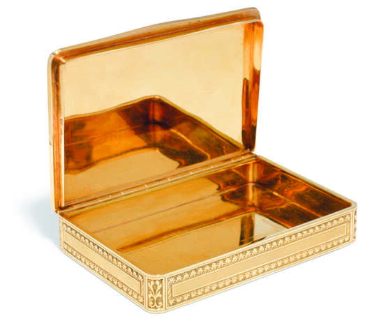 AN AUSTRIAN GOLD SNUFF-BOX - фото 2