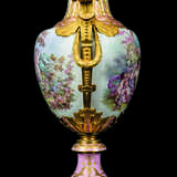 A FRENCH ORMOLU-MOUNTED SEVRES-STYLE PINK-GROUND VASE AND COVER - photo 4