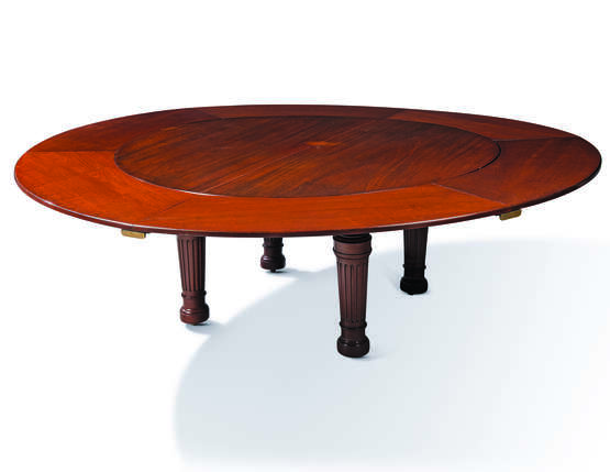 A LATE VICTORIAN MAHOGANY CIRCULAR EXTENDING DINING-TABLE - Foto 2