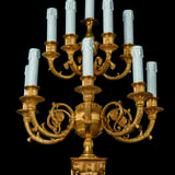 A SET OF FOUR FRENCH ORMOLU EIGHT-LIGHT WALL-APPLIQUES - Foto 2