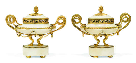 A PAIR OF LATE LOUIS XVI ORMOLU-MOUNTED AND WHITE MARBLE BRULE-PARFUMS - фото 2