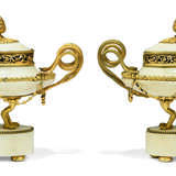A PAIR OF LATE LOUIS XVI ORMOLU-MOUNTED AND WHITE MARBLE BRULE-PARFUMS - фото 2