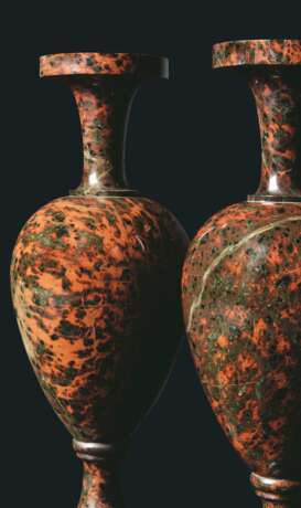 A PAIR OF RUSSIAN HARDSTONE VASES - photo 2