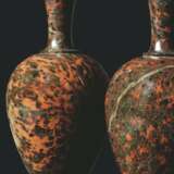 A PAIR OF RUSSIAN HARDSTONE VASES - Foto 2
