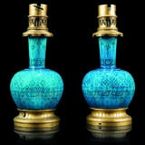 Deck, Theodore. A PAIR FRENCH ORMOLU-MOUNTED PERSIAN BLUE FAIENCE LAMPS - Foto 2