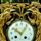 A FRENCH ORMOLU-MOUNTED GREEN-MARBLE MANTEL CLOCK - photo 4