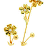 A JEWELLED GOLD FLOWER STUDY - photo 2