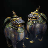 A MAGNIFICENT PAIR OF LARGE CLOISONNE ENAMEL `LUDUAN` CENSERS AND COVERS - фото 1