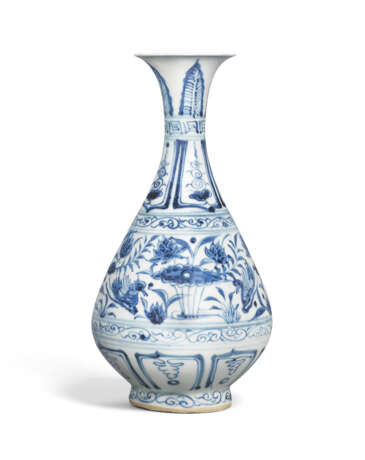 A RARE AND SUPERBLY PAINTED BLUE AND WHITE ‘MANDARIN DUCK’ VASE, YUHUCHUNPING - photo 1