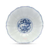 A VERY RARE EARLY-MING BLUE AND WHITE LOBED BOWL - фото 2