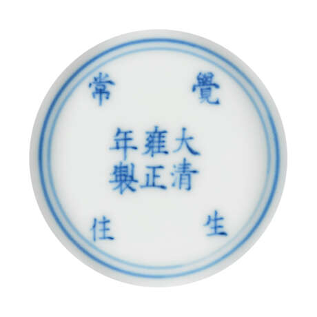 A FINE RARE MING-STYLE BLUE AND WHITE `SANDUO` BOWL - фото 3