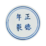 A RARE BLUE AND WHITE `DRAGON` DISH - фото 2