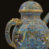 A VERY RARE IMPERIAL CLOISONNE ENAMEL ARCHAISTIC VESSEL AND COVER, HE - фото 2