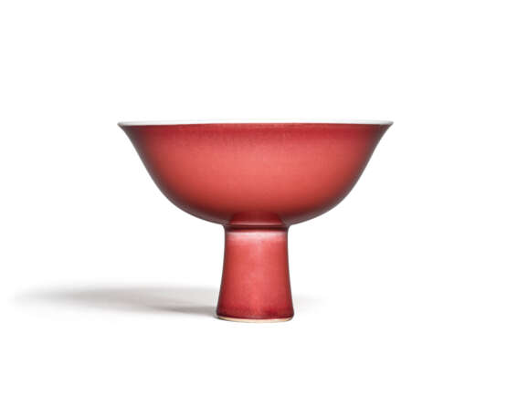 A SACRIFICIAL-RED GLAZED STEM BOWL - фото 1