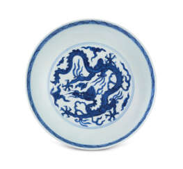 AN INCISED BLUE AND WHITE ‘DRAGON’ DISH