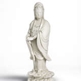 A DEHUA FIGURE OF GUANYIN - photo 1