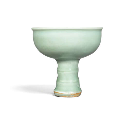 A LONGQUAN CELADON STEM BOWL - фото 1