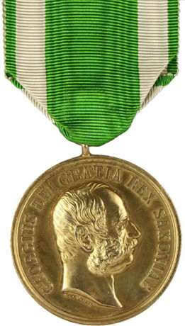 Goldene Medaille "BENE MERENTIBUS", - фото 1