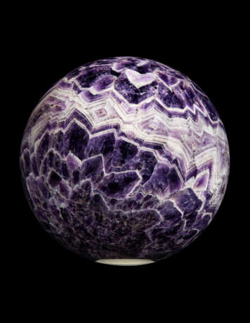 A VERY LARGE AMETHYST BANDED SPHERE WITH CHEVRONS - Foto 1