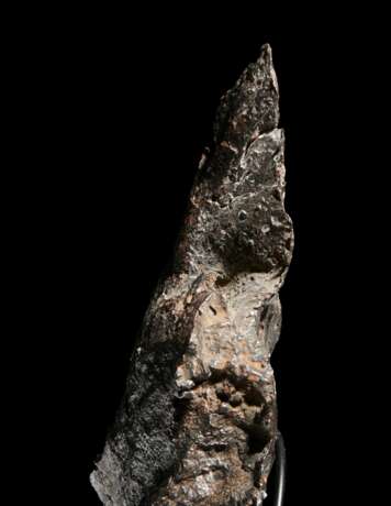 AN AESTHETIC SIKHOTE-ALIN WITH SERRATED TERMINAL - AN EXAMPLE FROM THE LARGEST METEORITE SHOWER SINCE THE DAWN OF CIVILIZATION - Foto 2