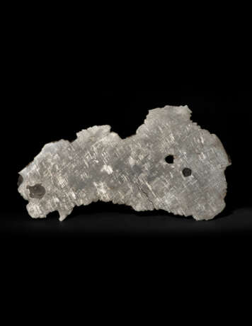 A LARGE MUONIONALUSTA METEORITE END PIECE — SHIMMERING CRYSTALLINE STRUCTURE IN A METEORITE THAT FELL 1 MILLION YEARS AGO - Foto 1