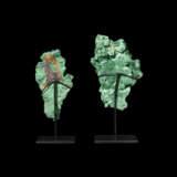 A GROUP OF TWO NATURAL MALACHITE SPECIMENS - фото 3