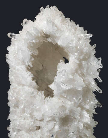 AN UPRIGHT FINE CLEAR QUARTZ CLUSTER WITH CAVITY - photo 2