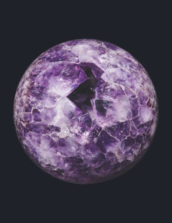 A FINE AMETHYST SPHERE WITH CRYSTAL CAVITY - фото 1