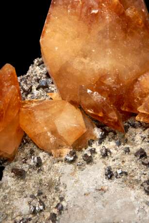 A CLUSTER OF LARGE ORANGE CALCITE CRYSTALS ON SPHALERITE - фото 4