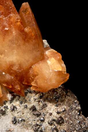 A CLUSTER OF LARGE ORANGE CALCITE CRYSTALS ON SPHALERITE - фото 5