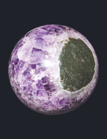 A FINE AMETHYST SPHERE WITH CRYSTAL CAVITY - photo 3