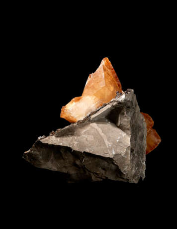 A CLUSTER OF LARGE ORANGE CALCITE CRYSTALS ON SPHALERITE - фото 7