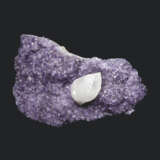 AN ATTRACTIVE SPECIMEN OF AMETHYST WITH CENTRAL CALCITE POINT - фото 6
