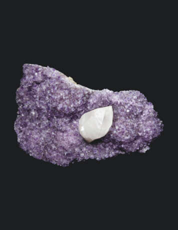 AN ATTRACTIVE SPECIMEN OF AMETHYST WITH CENTRAL CALCITE POINT - photo 6