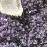 AN ATTRACTIVE SPECIMEN OF AMETHYST WITH CENTRAL CALCITE POINT - Foto 11