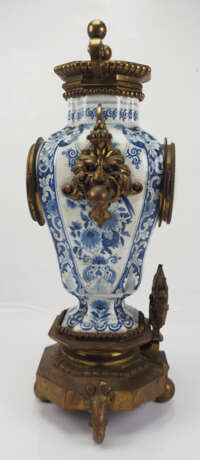 H. Luppens Bruxelles: Pendule in Keramik Vase. - фото 3
