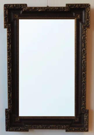 Spiegel mit randlich floralem Dekor. - фото 1