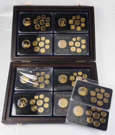 Euro: Sammlung von 10 vergoldeten Kleinmünz-Sets, mit Ländermedaille. - фото 1