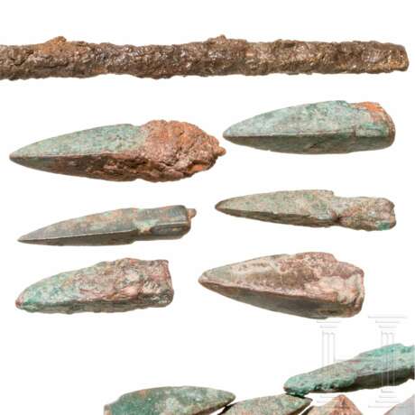 Chinesisches Armbrustschloss und Sammlung Pfeilspitzen, Han-Dynastie, 206 vor Christus – 220 n. Chr. - Foto 4