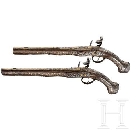 Ein Paar eisengeschnittene Luxus-Orientpistolen, osmanisch, um 1800 - фото 3