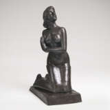 Bronze-Skulptur 'Betender weiblicher Akt, kniend''. Hans Gerwing - Foto 1