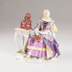 Seltene Porzellanfigur 'Hausfrau mit Spinnrad'. Johann Joachim Kaendler