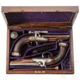 Ein Paar Perkussionspistolen im Kasten, Frankreich, um 1850 - photo 1