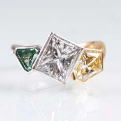 Hochkarätiger, außergewöhnlicher Ring mit farbigen Diamanten