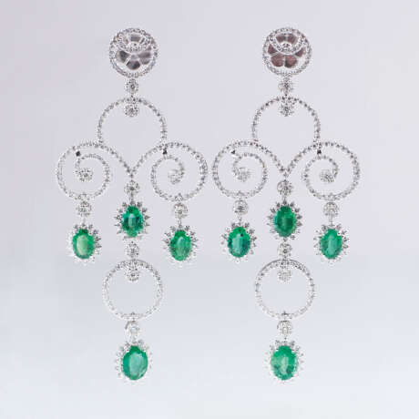 Paar hochfeiner, eleganter Smaragd-Brillant-Chandeliers - Foto 1