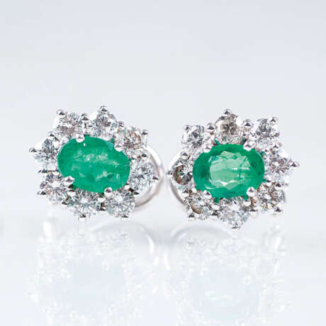 Paar klassischer Smaragd-Brillant-Ohrringe - фото 1