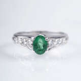 Zierlicher Smaragd-Brillant-Ring - фото 1