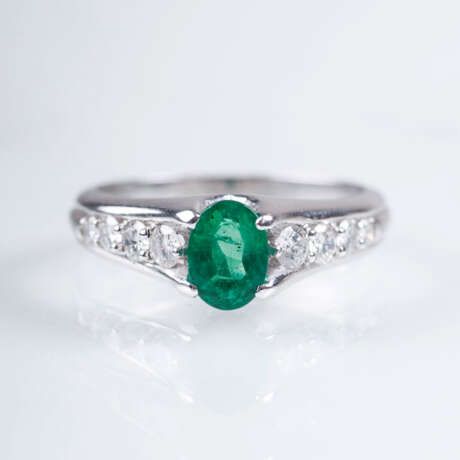 Zierlicher Smaragd-Brillant-Ring - Foto 1