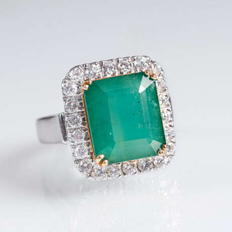 Klassischer Smaragd-Brillant-Ring - фото 1